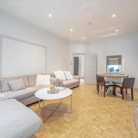 Luxurious Two-Bedroom Haven In Marylebone
